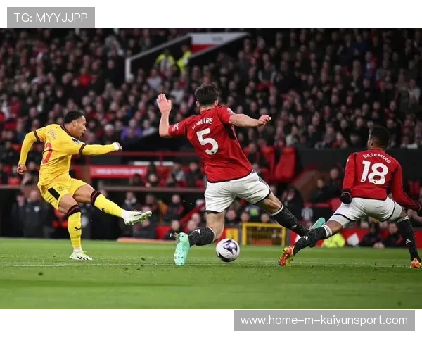 曼联新王崛起连续救主后防进球成奇兵，曼联新人