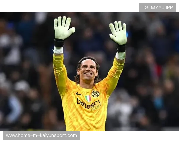 索默指尖捅出对方禁区内近距离头球,力保国际米兰零封对手 索默指尖捅出对方禁区内近距离头球,力保国际米兰零封对手